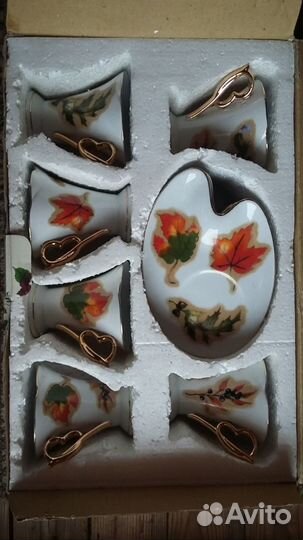 Керамические банки, чашки и блюдца