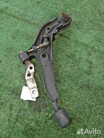 Рычаг подвески передний правый Nissan Avenir