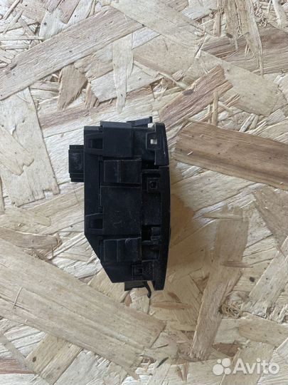 Кнопка аварийной сигнализации Mercedes-Benz X204