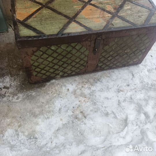 Сундук старинный