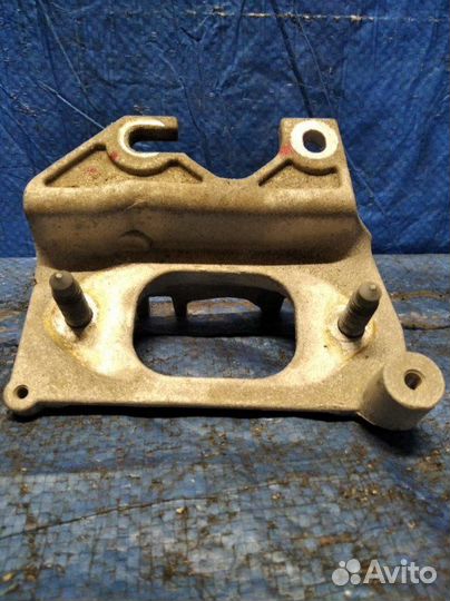 Кронштейн опоры двигателя левый Renault Logan 2 L8