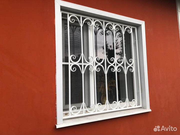 Кованые решетки на окна с узорами 