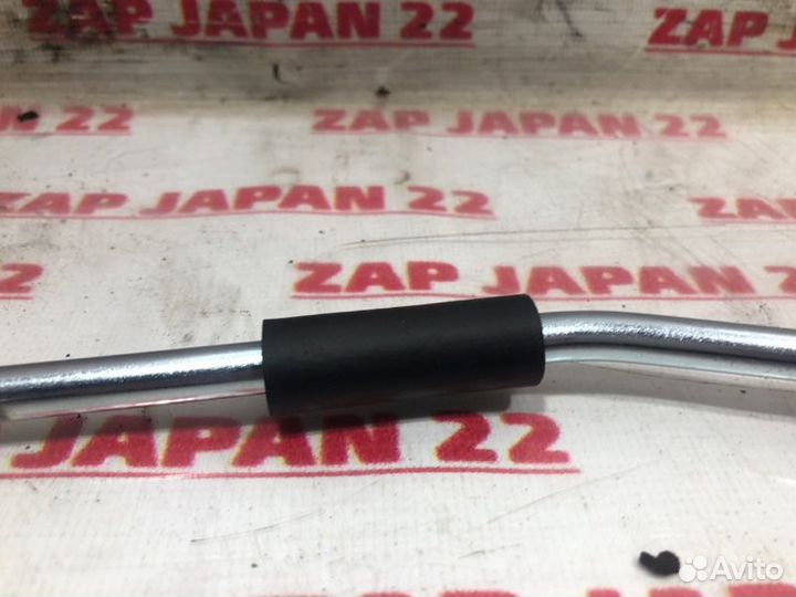 Упор капота Mitsubishi Outlander 1