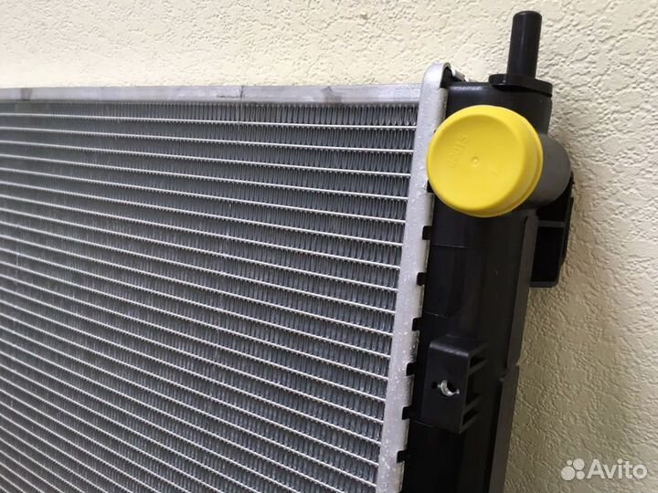 Радиатор охлаждения Крайслер Себринг II 01