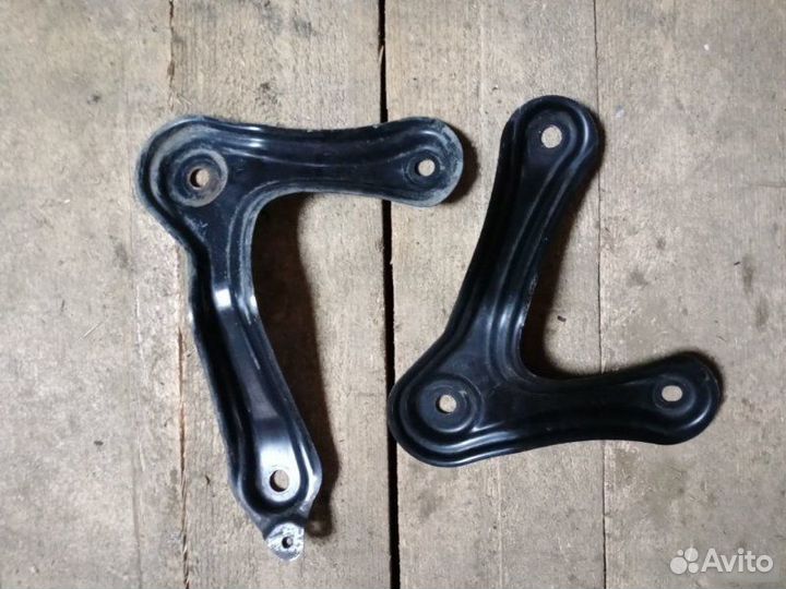 Кронштейн балки передний Toyota Rav4 40 2013-2018