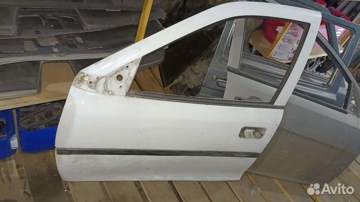 Передняя левая дверь Opel Vectra B