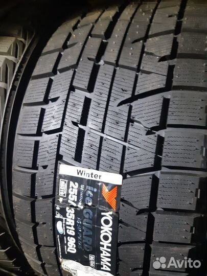 Yokohama Ice Guard IG50A+ 255/35 R19