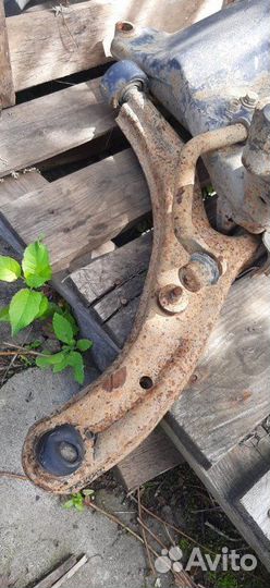 Рычаг подвески передний Nissan Almera N16