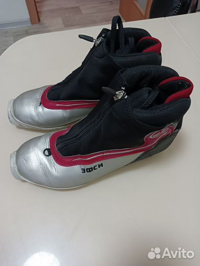 Ботинки лыжные