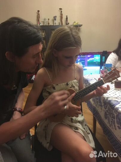 Уроки игры на укулеле, преподаватель