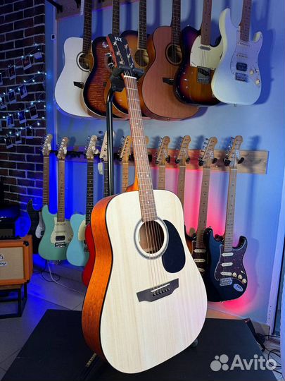 Акустическая гитара + чехол в подарок