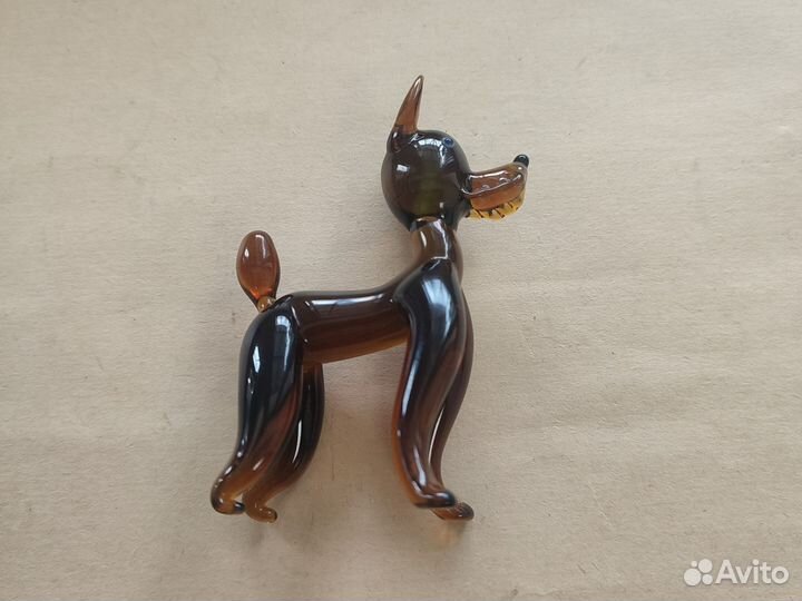 Фигурка из цветного стекла