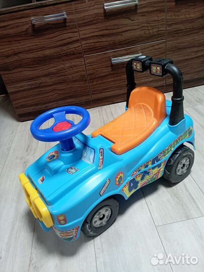 Детская машинка каталка с ручкой