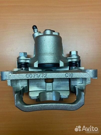 Суппорт тормозной задний правый Toyota