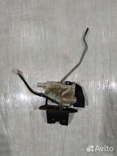 Замок крышки багажника Mazda CX-7