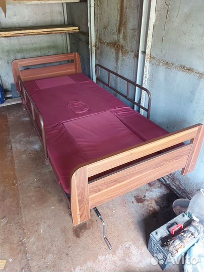 Кровать для лежачих больных с туалетом