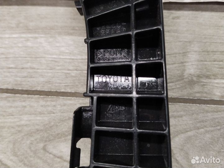 Кронштейн бампера Camry 40 правый New