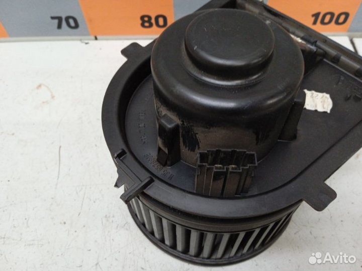 Моторчик печки Volkswagen Bora 1.6 1999