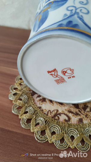 Ваза и фигурки Гджель