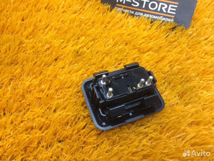 Кнопка стеклоподъемника задняя левая Mercedes-Benz