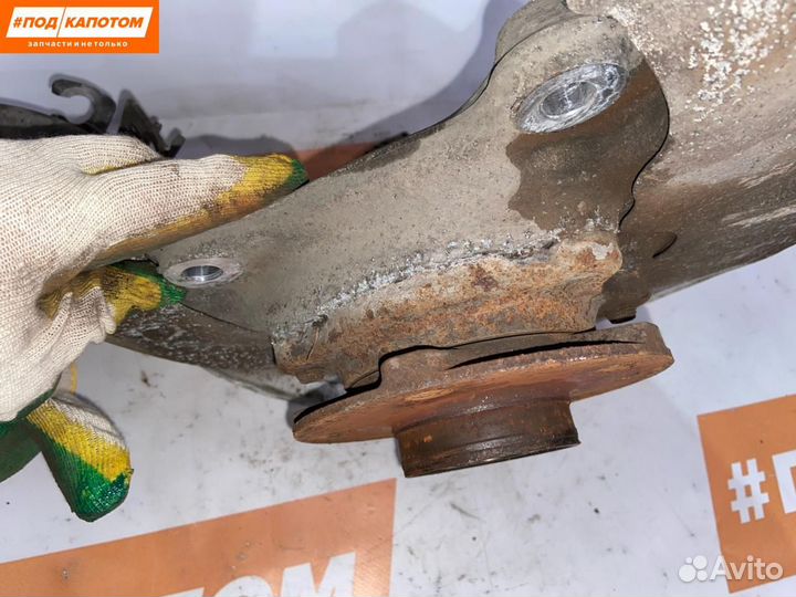 Кулак передний левый Audi A4 B8/8K 2010