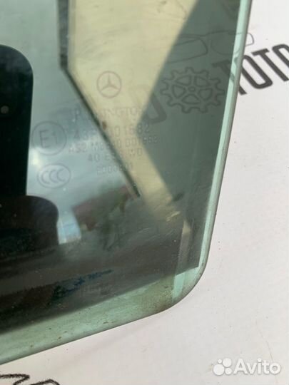 Стекло двери заднее левое Mercedes C-Class W204