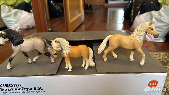 Конюшня schleich оригенал + лошади, коневоз