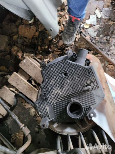 Корпус воздушного фильтра на Рено Логан