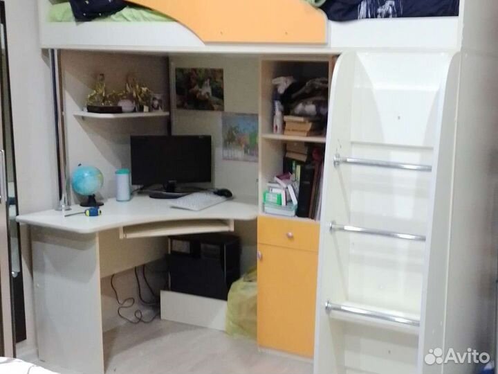 Уголок школьника с кроватью и матрасом