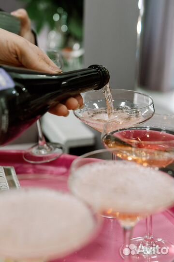 Пирамида из шампанского