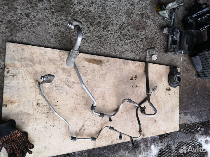 Трубка шланг кондиционера на VW Passat B7 CC 08-17