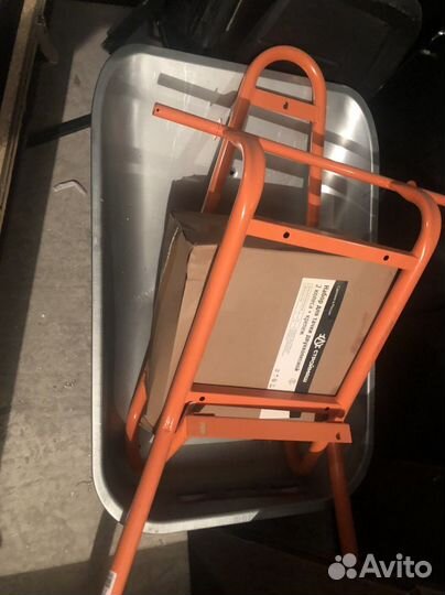 Тачка строительная на 2 колесах