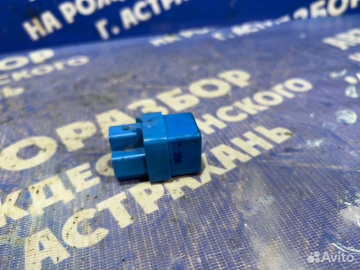 Реле Nissan Largo минивен 1997