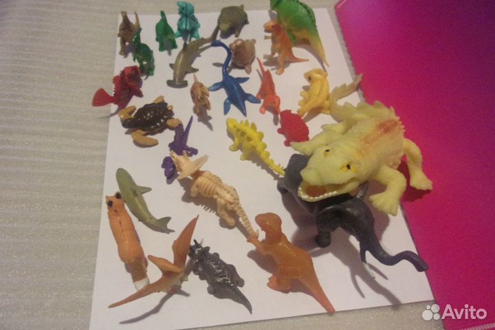 Динозавры и другие животные.26 штук.Цена за всё