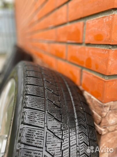 Bridgestone Blizzak VRX 235/45 R18