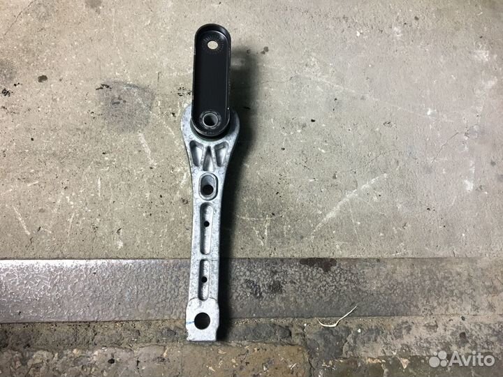 Опора двигателя задняя Volkswagen Tiguan 08-17