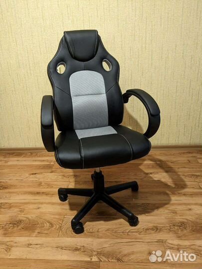 Компьютерное кресло (черно-серое)