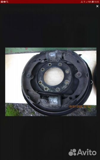 Тормозные щиты с цилиндрами и колодками