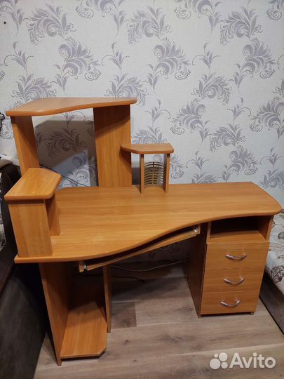 Компьютерный стол