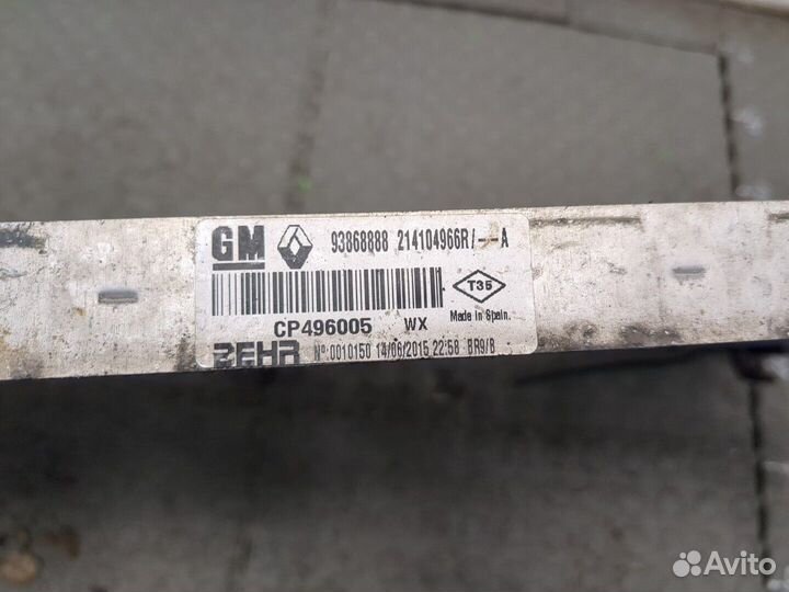 Радиатор охлаждения двигателя Opel Vivaro, 2015