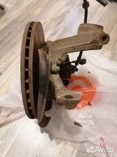 Кулак поворотный левый skoda octavia tour