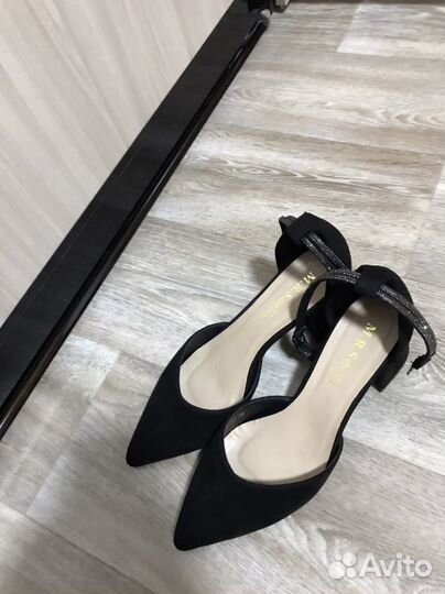 Продаю новые туфли 38 размера (женские)