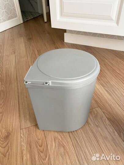 Мусорное ведро на дверцу
