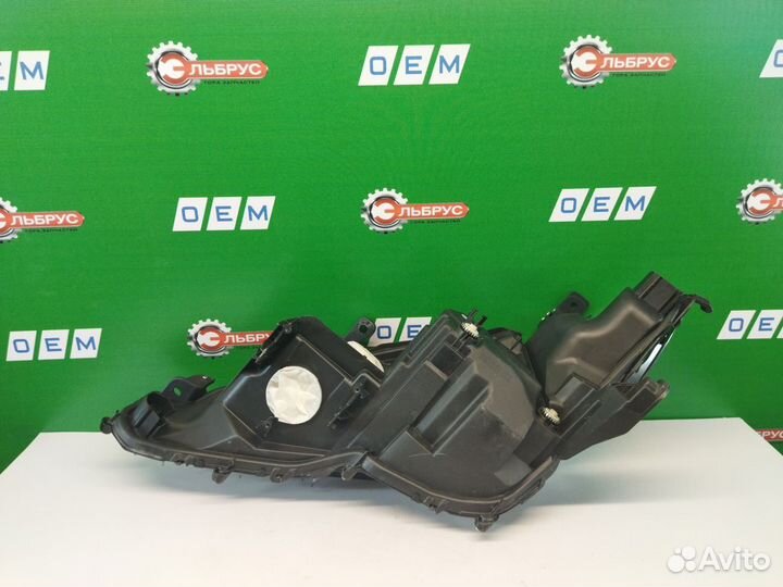 Фара правая Toyota Camry 8 хв70 2017