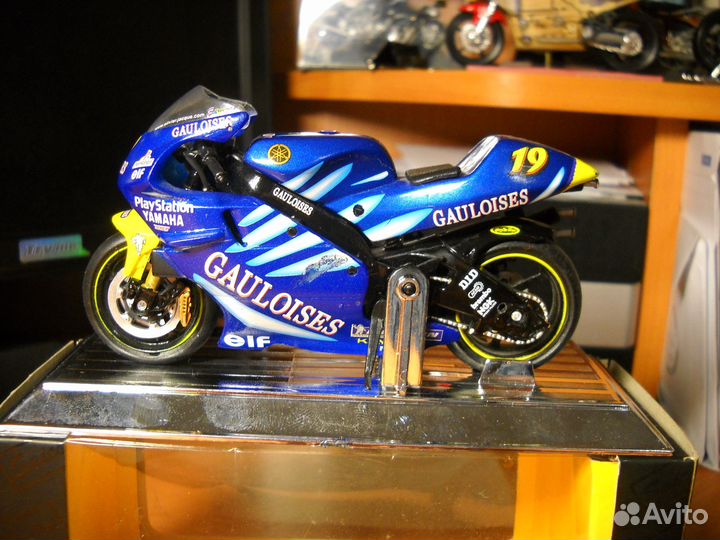Модель мотоцикла мотоgp 2001 г 1-18