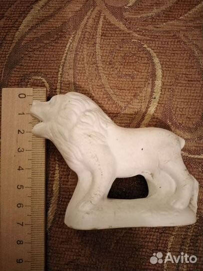 Фигурка льва