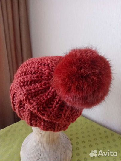 Шапка вязаная с помпоном
