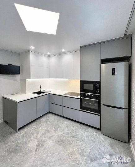 Маленькая компактная кухня на заказ