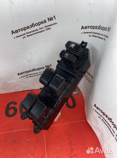 Блок управления стеклоподъемниками Toyota Rav4 30