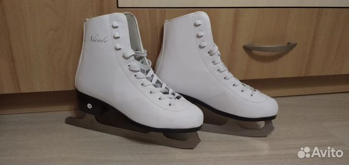 Коньки фигурные женские
